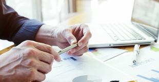 Gestion sous mandat assurance vie : fonctionnement, risque, objectif