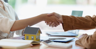 Regrouper un crédit immobilier et un crédit conso : conseils et comparateur